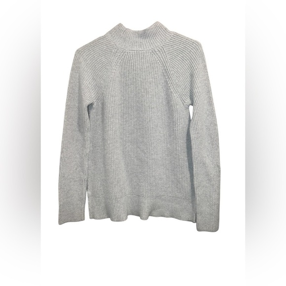 Women’s GAP Light Gray  Sweater. - Picture 2 of 7